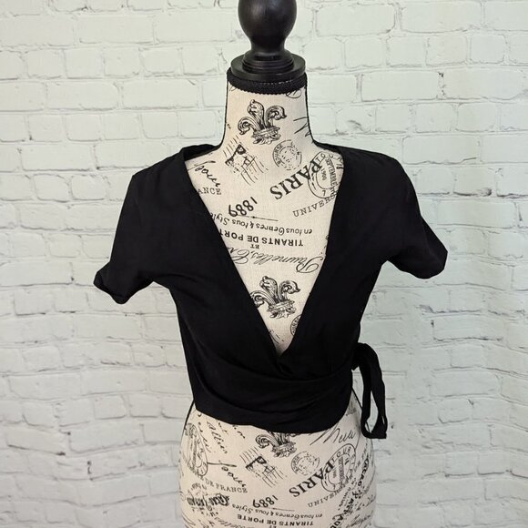 ZAFUL V-Neck Short Sleeve Wrap Crop Top Black M NEW - Picture 1 of 5